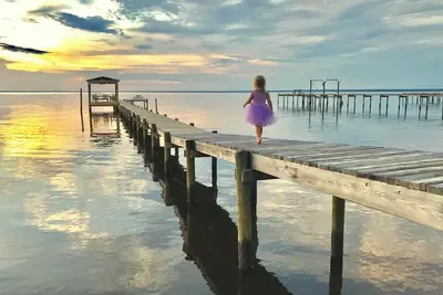 Image de Cozy Cottage on the Bay: Where memories are made, Private dock, and Sunset Views