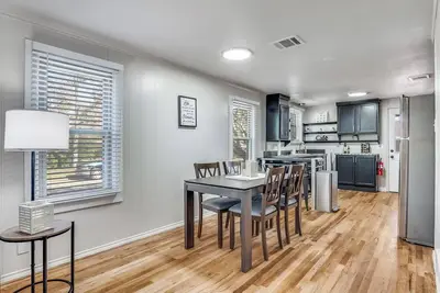 Image de Cozy Cottage in Historical Granbury.