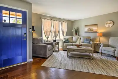 Image de 3 Br Lake Escape-2 Luxury King Beds-Double Boat Parking-Minutes from Ot Marina