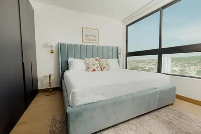 Image de Dec/Jan specials! Walking to City Center 2 Bdrm - Premium Comfort