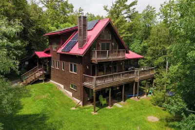 Image de Charming Lakeside Cottage Retreat — Cozy, Quiet & Close to Town