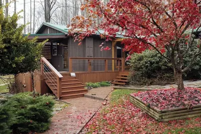 Image de Sanctuary Co Sauna, Hot Tub & Lake Access