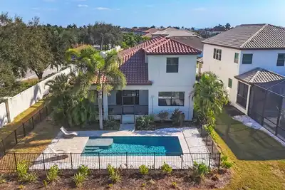 Image de Champions Row Retreat – Pool • Near Img & Beaches