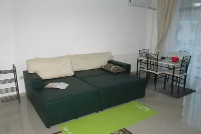 Image de 2 minutes from City Park Mall, very close for beach/ sea