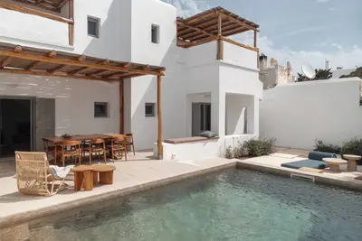 Image de Siora of Paros - Ammiralis & Castelis