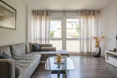 Image de Big Apartment Next to Gordon Beach + Free Parking