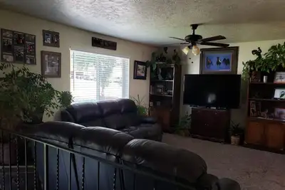 Image de Country Retreat: 3-Bed Haven with Hot Tub, Yard & Minutes to Next Adventure!