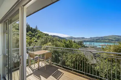 Image de Harbour Crest Retreat - Lyttelton Holiday Home
