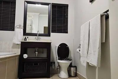 Image de Discover this charming hideaway nestled in one of Joburg's most vibrant suburbs.