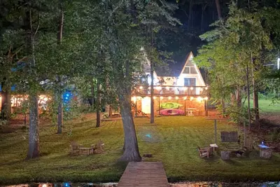 Image de Charming waterfront lake house located on Lake Guntersville in Hollywood, Al