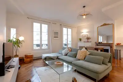 Sophisticated 2br - Steps to Station