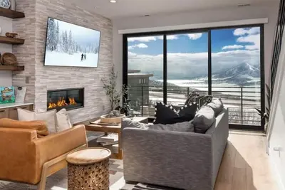 Image de Stunning 3-bedroom townhome with Spectacular Mountain Views