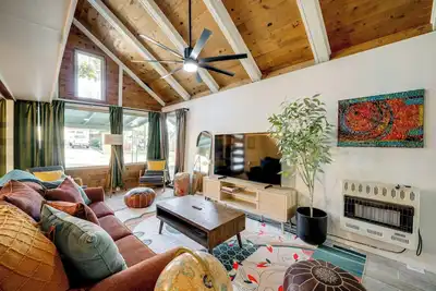 Image de Walk to Historic Dtwn Frisco! Updated A-Frame Home