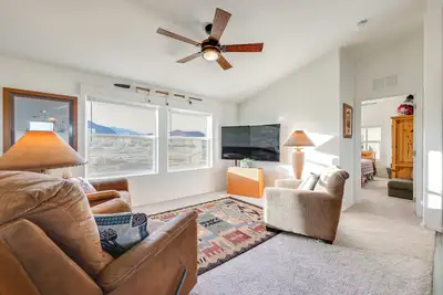 Image de Mtn Views, 15 Mi to Dtwn Kingman: Family Home!