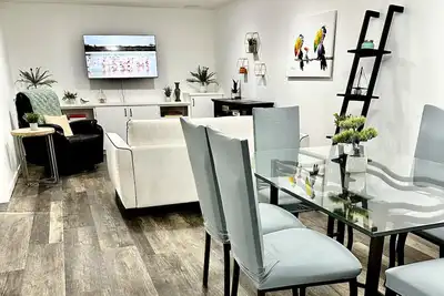 Image de Modern 2br Suite | Golf, Wineries & Lake Life