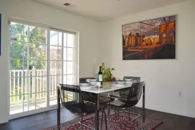 Image de Spacious 3-bedroom apartment in Hillsborough with Ac and gym