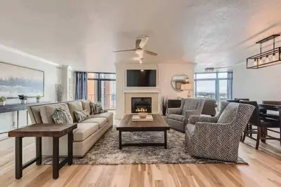 Image de Larimer Luxury - Top Notch Amenities - Monthly