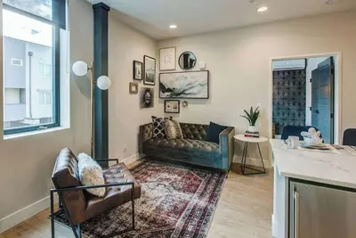 Image de Vrain - New 2-Bedroom Apt w/ Workspace