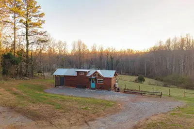 Meadow View Cabin w/ Flower Garden