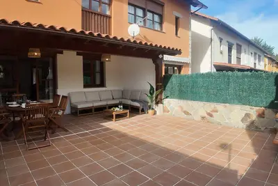 Image de Vacation Home Between Sea and Peaks