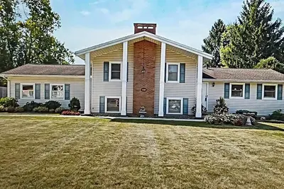 Image de Cliffside Cottage-Cozy & Clean Home w/ Hot Tub  & Pool Table