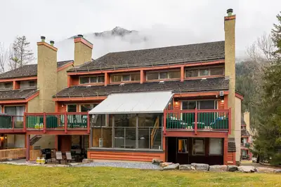 Image de 4, 500 Sf Ski Lodge | True Ski In/Out | Amazing Amenities