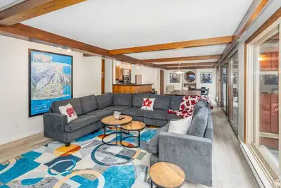 Image de 4, 000 Sf Panorama Ski Lodge | True Ski In/Out | Amazing Amenities