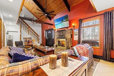 Image de Hot Tub + Fire Pit • Game Room • Community Pool