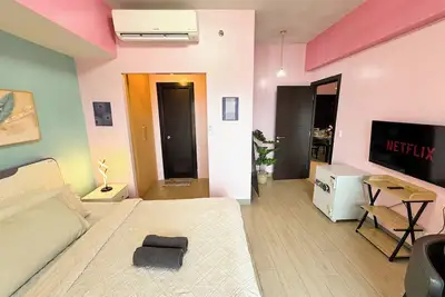 Image de 4 Br King Bed in Bgc Uptown w/ Balcony & Bathtub