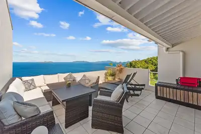 Image de Stunning Ocean Views, 2br/2Bath Completely Refurnished & Minutes to Magens Bay