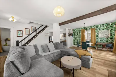 Image de Bright 3br Retreat • Minutes to Cleveland Clinic