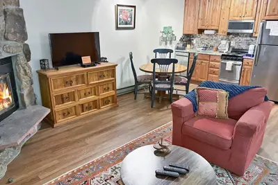 Image de The Grand Nook. Charming studio with full kitchen and bath. Amazing Amenities!