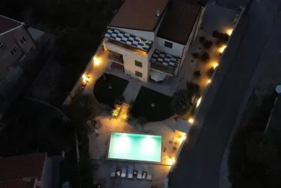 Image de Appartement de deux chambres avec le balcon et la vue sur le mer Brodarica, Sibenik (A-25027-c)