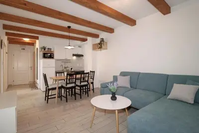 Image de Appartement de deux chambres avec le balcon et la vue sur le mer Brodarica, Sibenik (A-25027-d)