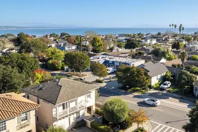 Image de Welcome to the Urban Oasis in Capitola!