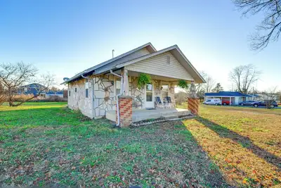 Image de 2 Mi to Stockton Lake: Family Home w/ Grill