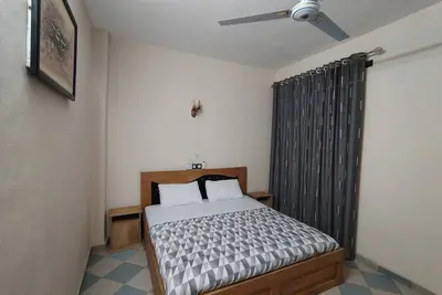 Image de Chambre exécutive avec lit king-size à Akpakpa Cotonou Bénin