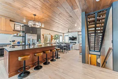 Image de Luxury Rooftop - Indoor Pool - Home Theater - Game Rooms - Hot tub -Arcade Games