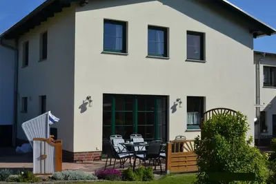 Image de Large vacation apartment with terrace in Binz, dog is welcome