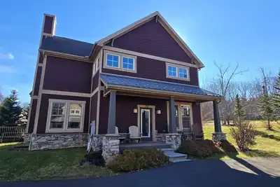 Image de Better At The Lake | Centrally Located 4br w/ Hot Tub & Fireplace