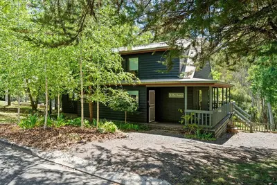 Image de Take it easy at this unique and tranquil getaway.