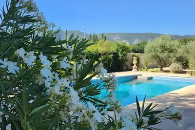 Image de Gîte Le Roma avec piscine partagée, Wi-Fi et climatisation à Oppède