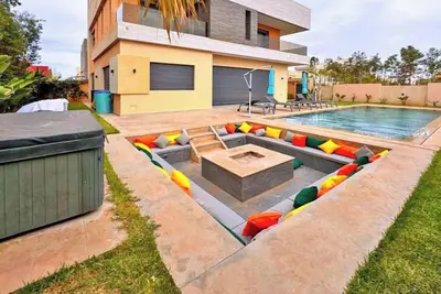 Image de Villa -  Élégance Chic à Marrakech, 5 Chambres, Piscine & Jacuzzi de Luxe