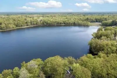 Image de 4 bedroom, 3 ful bath Lakefront cottage\nPet friendly