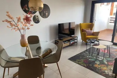 Image de Appartement moderne et intime avec jardin à 500m de la plage