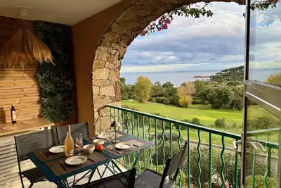 Image de Cap Esterel (Saint Raphael) T2 Vue Mer et Golf. Clim-terrasse-Piscines-Parking.