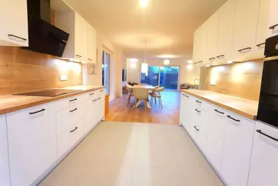 Image de Modern newly built house approx. 200 m² close to the airport. Wlan, parking lot, underfloor heating