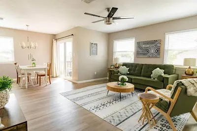 Image de Fsu–Doak Stay, King Bed, Fast WiFi, Pool, Parking