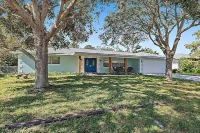 Brookside Getaway - screened pool Clearwater
