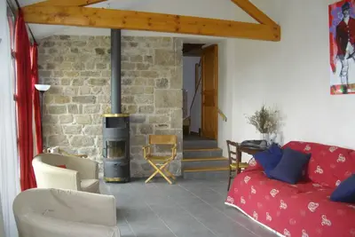 Image de maison chaleureuse au calme. Idéale pour  randonner vers les hauts plateaux.